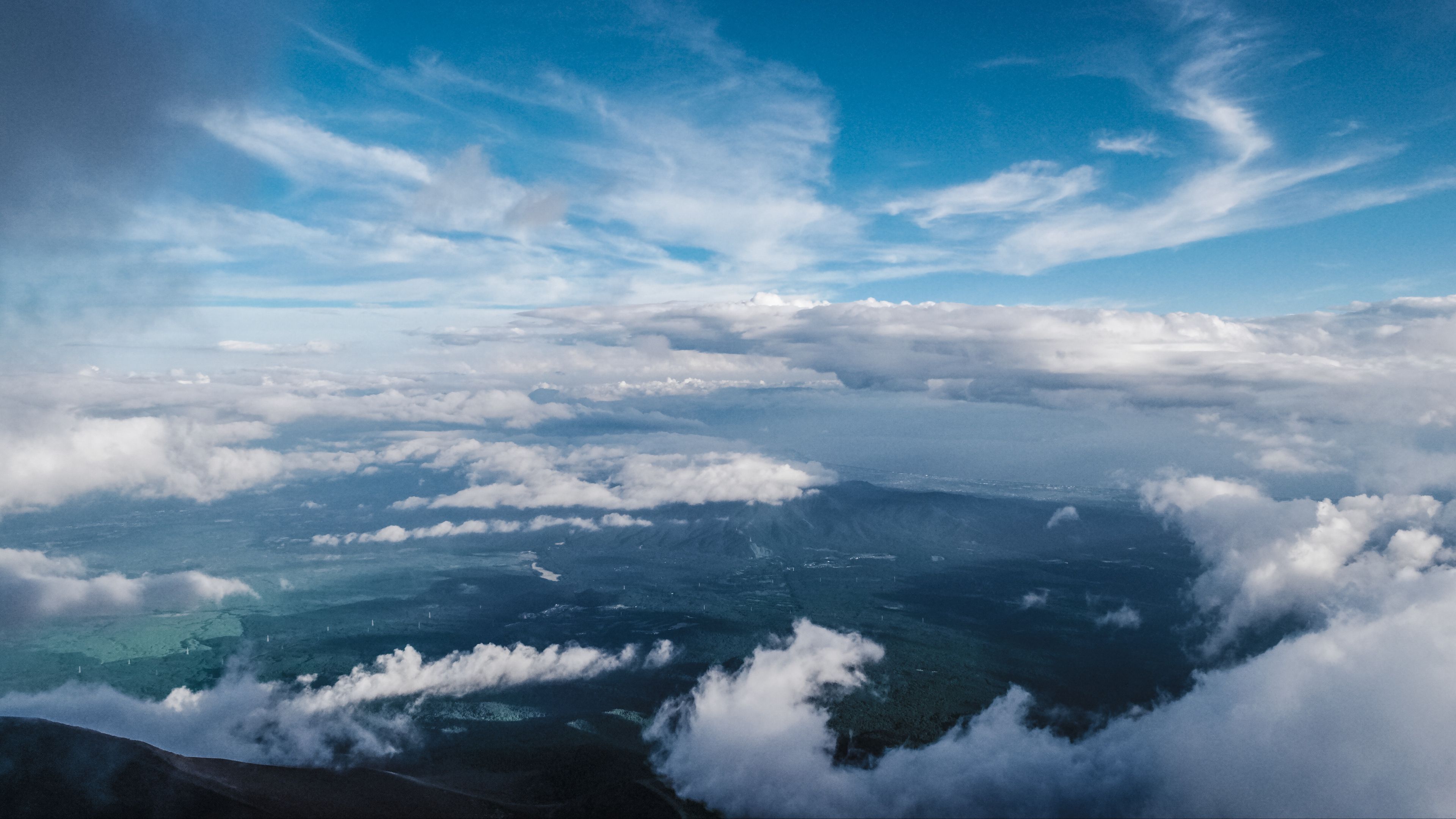 4K Beneath The Clouds Wallpapers