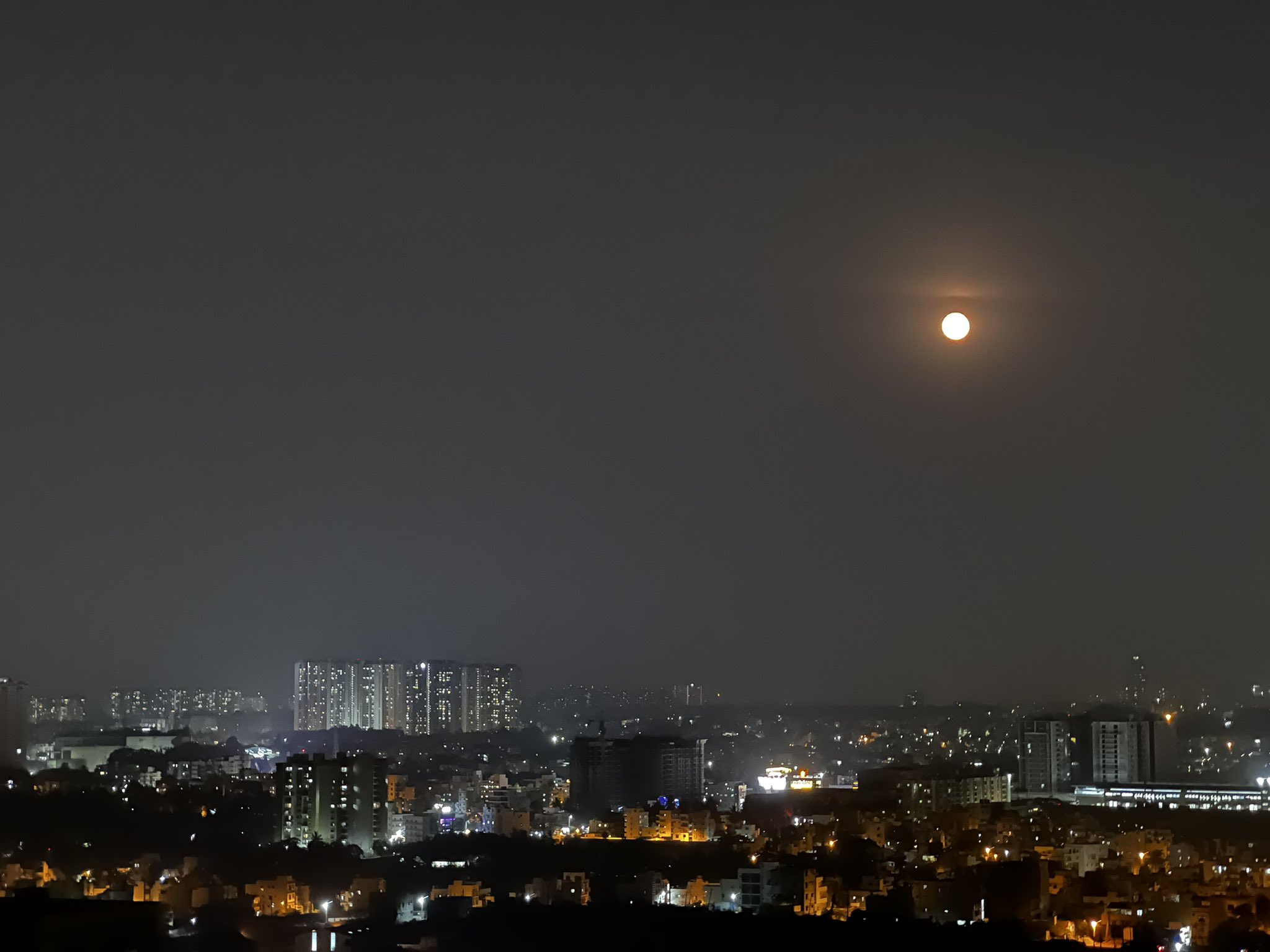 4K Moon Clouds Night City View Wallpapers