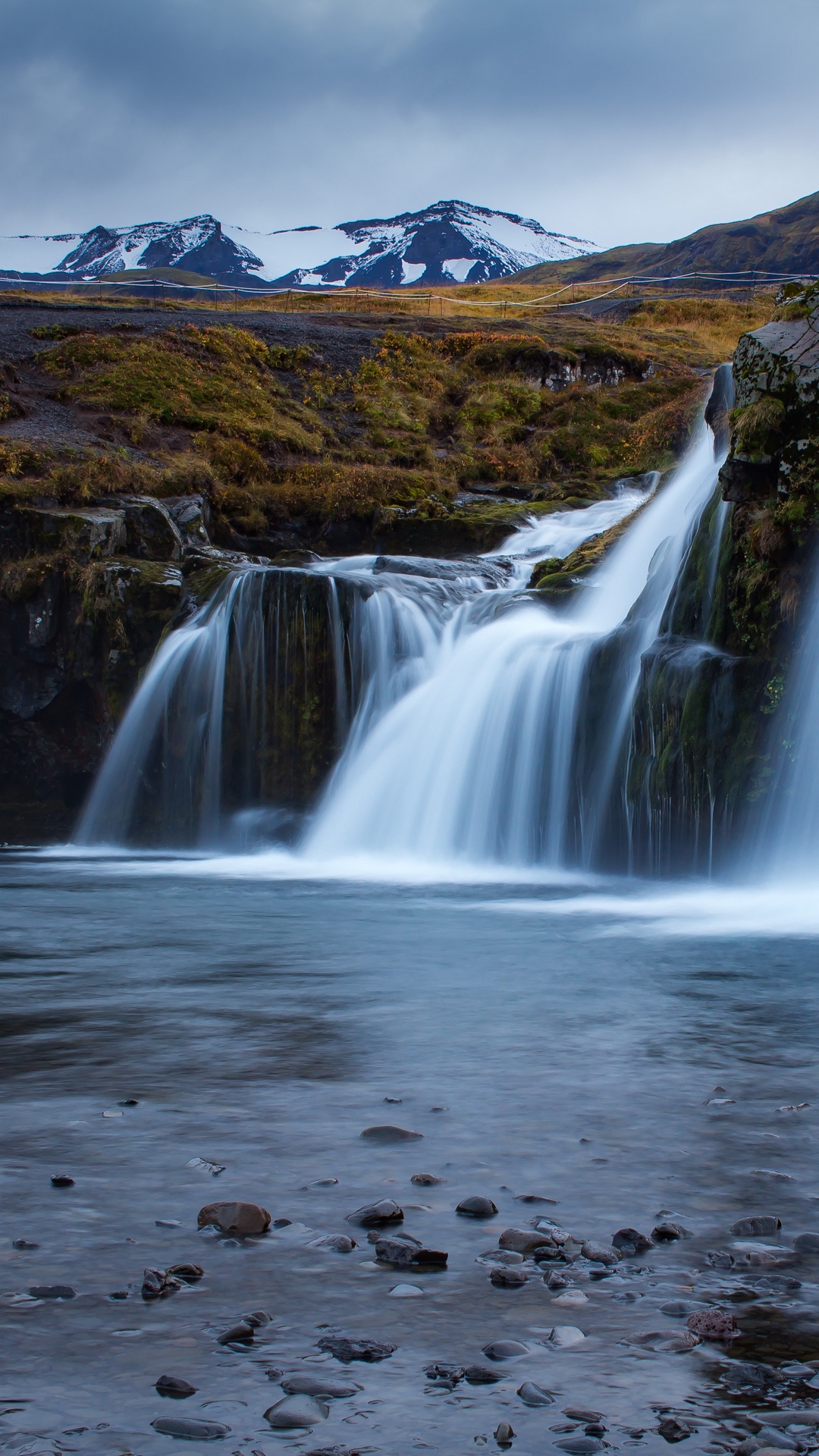 A River Flow Wallpapers