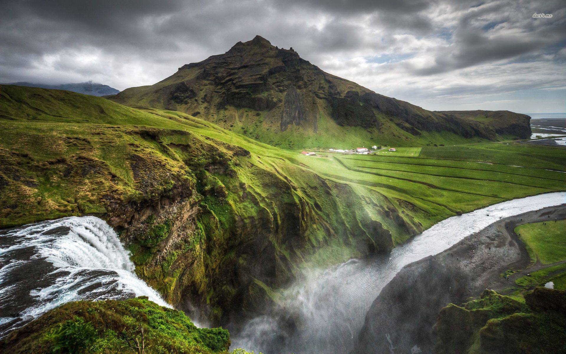 Amazing Mountains In Iceland Wallpapers