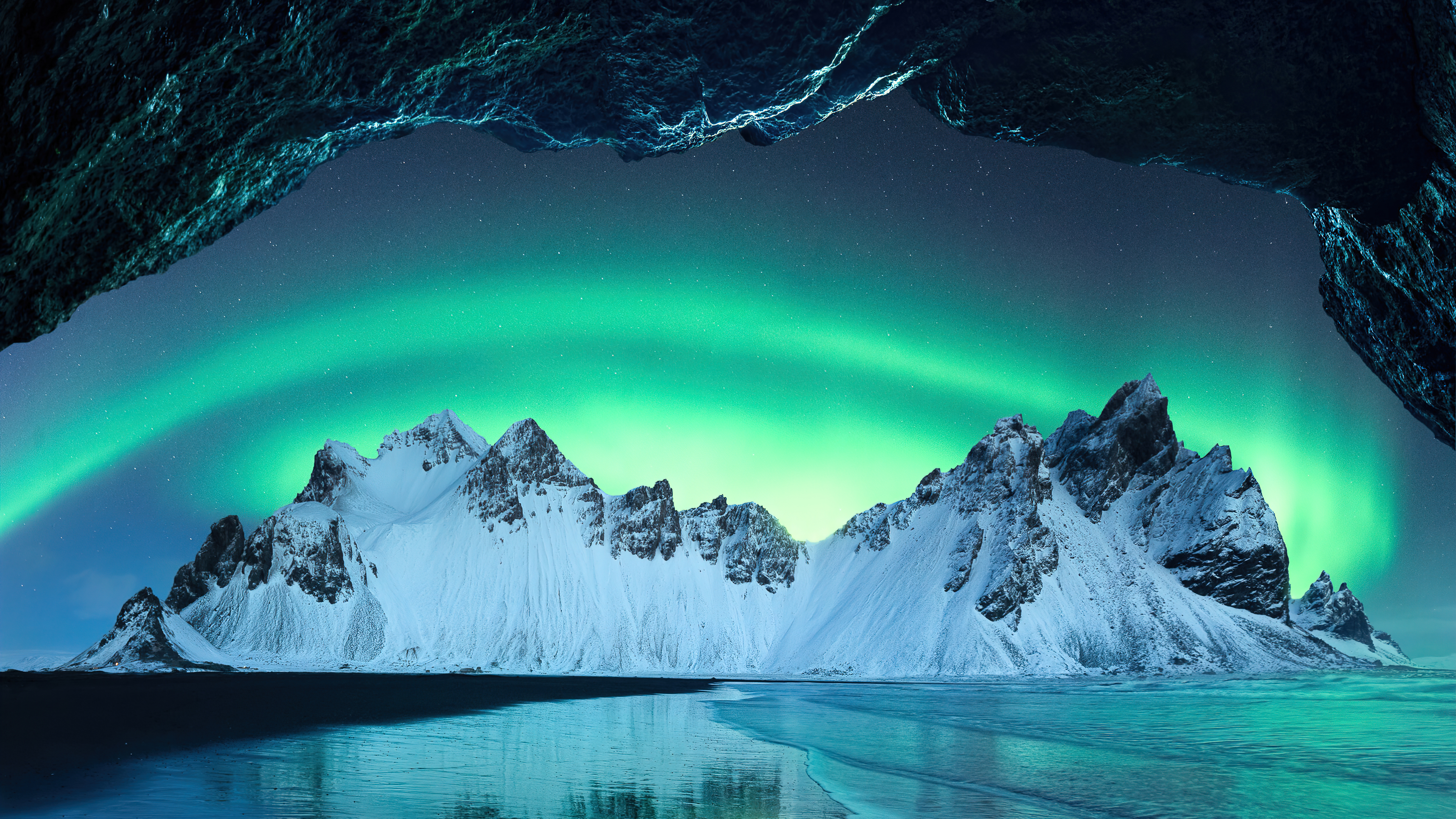 Aurora Borealis And Mountain Wallpapers