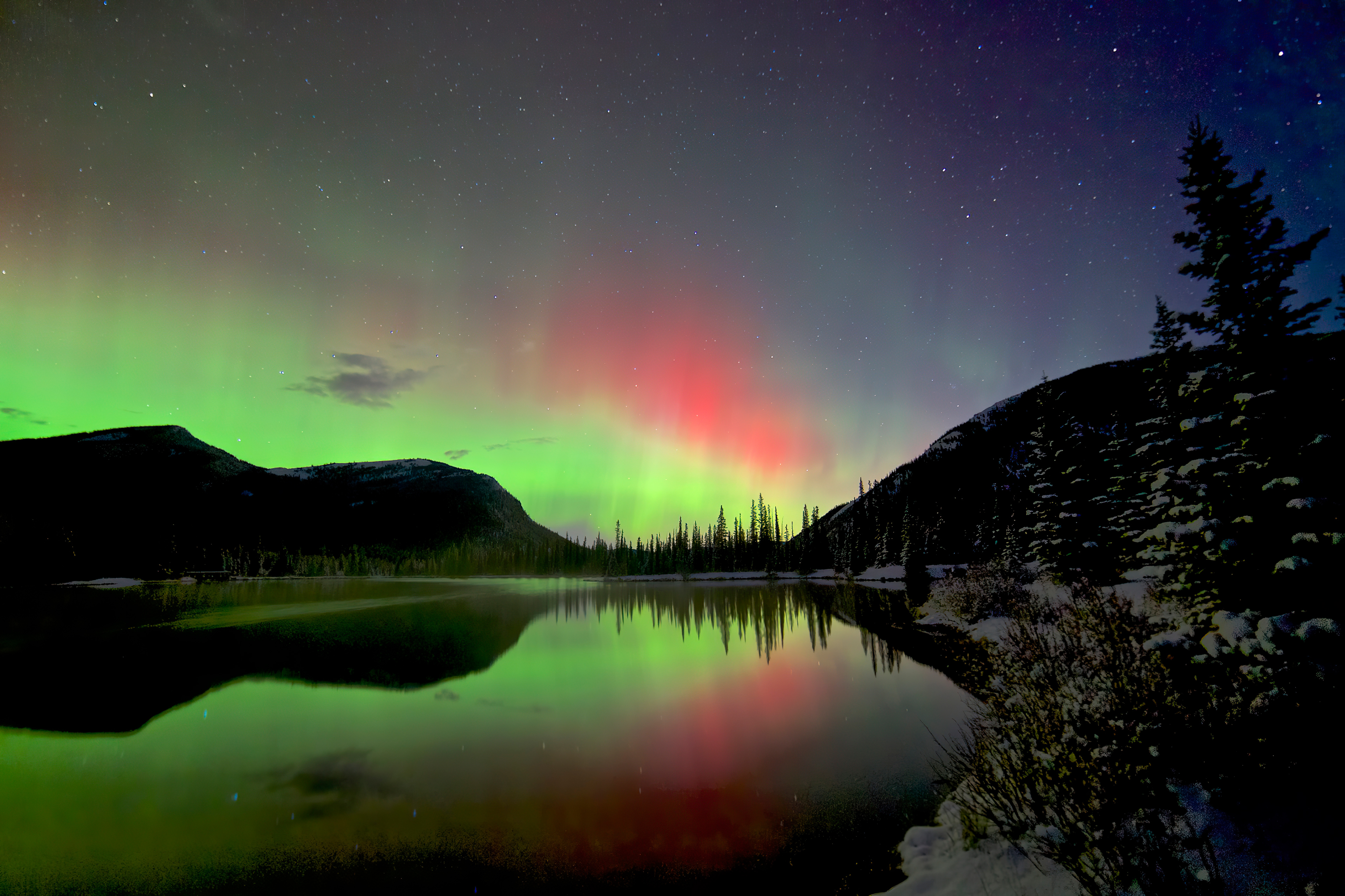 Aurora Borealis Northern Lights Over Mountain Lake Wallpapers
