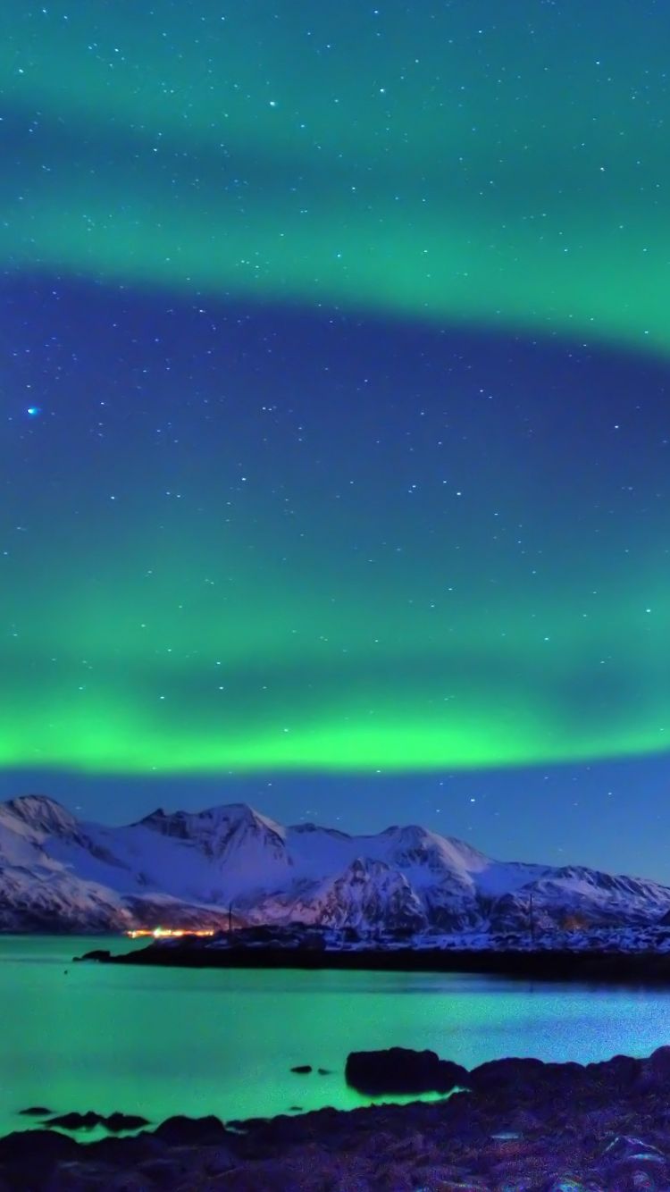 Aurora Borealis Northern Lights Over Mountain Lake Wallpapers