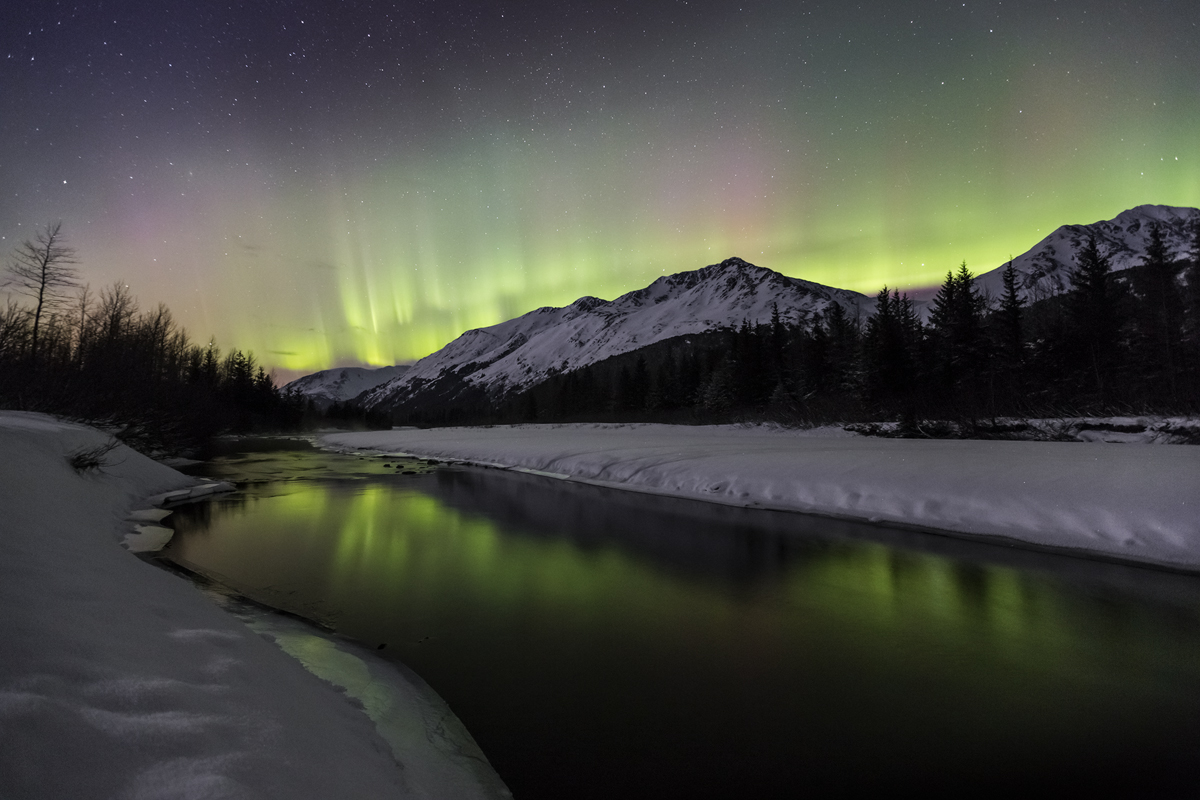 Aurora Borealis Over Winter Lake Wallpapers