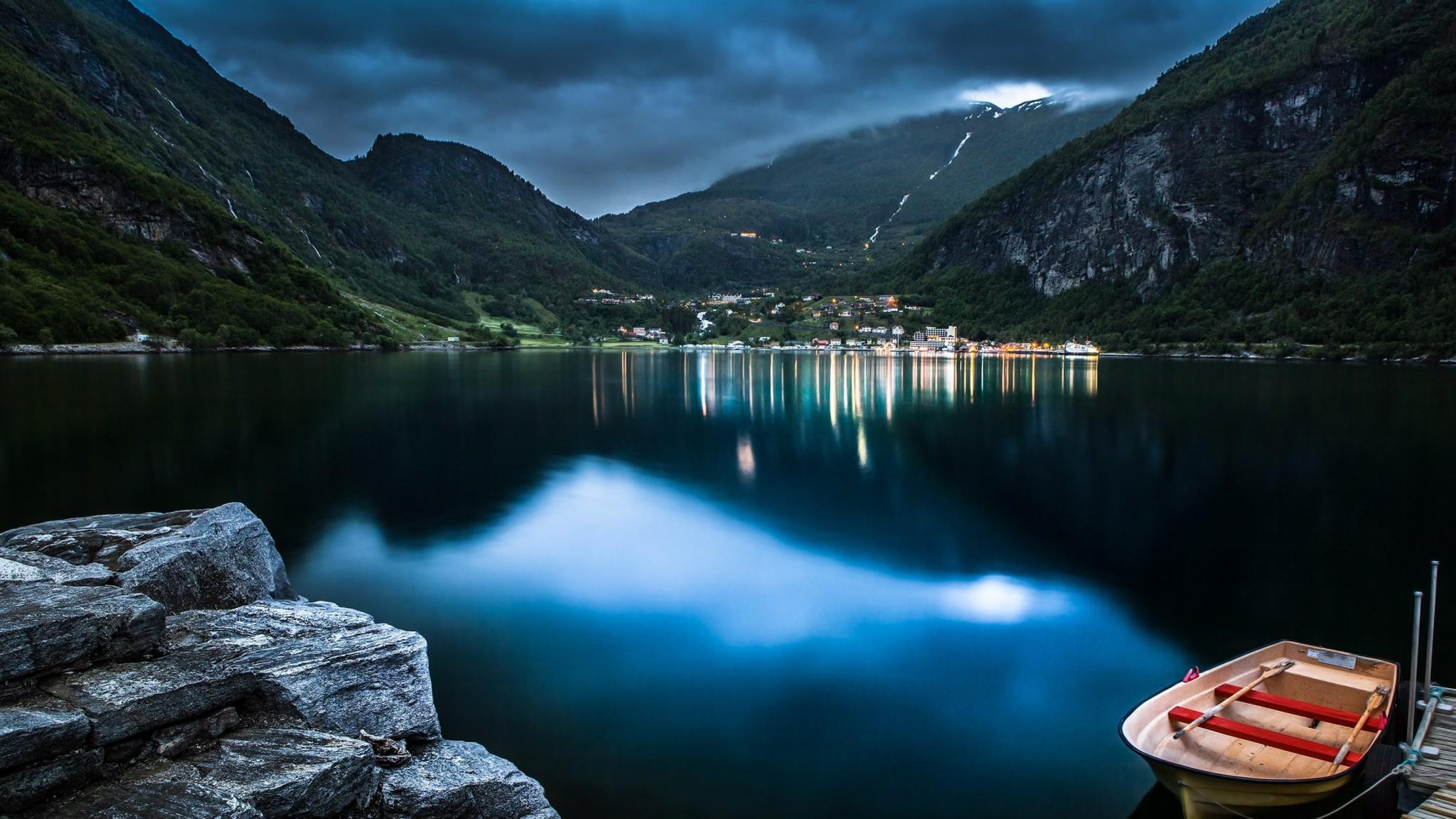 Beautiful Lakeside Mountains Wallpapers