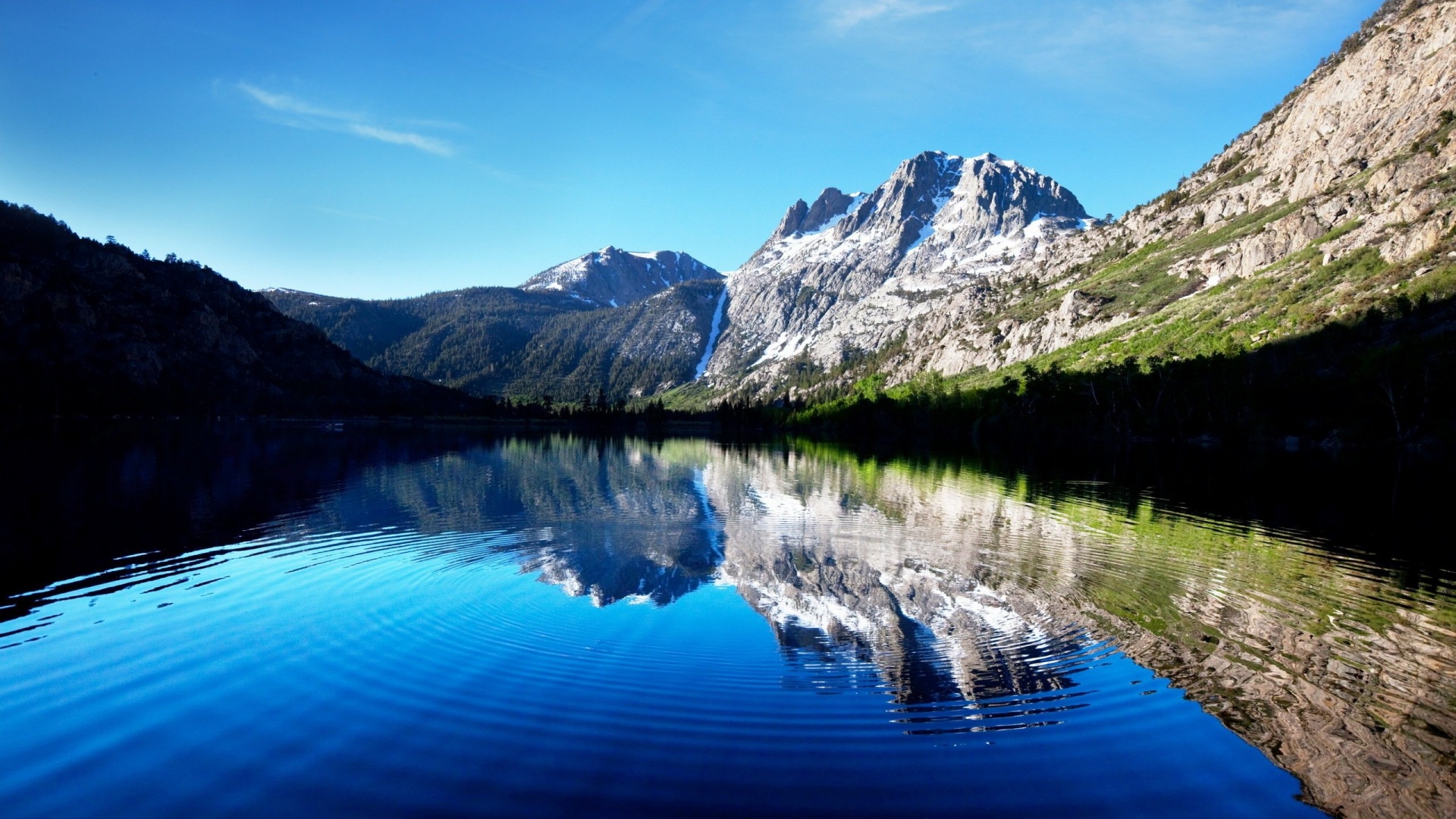 Beautiful Lakeside Mountains Wallpapers