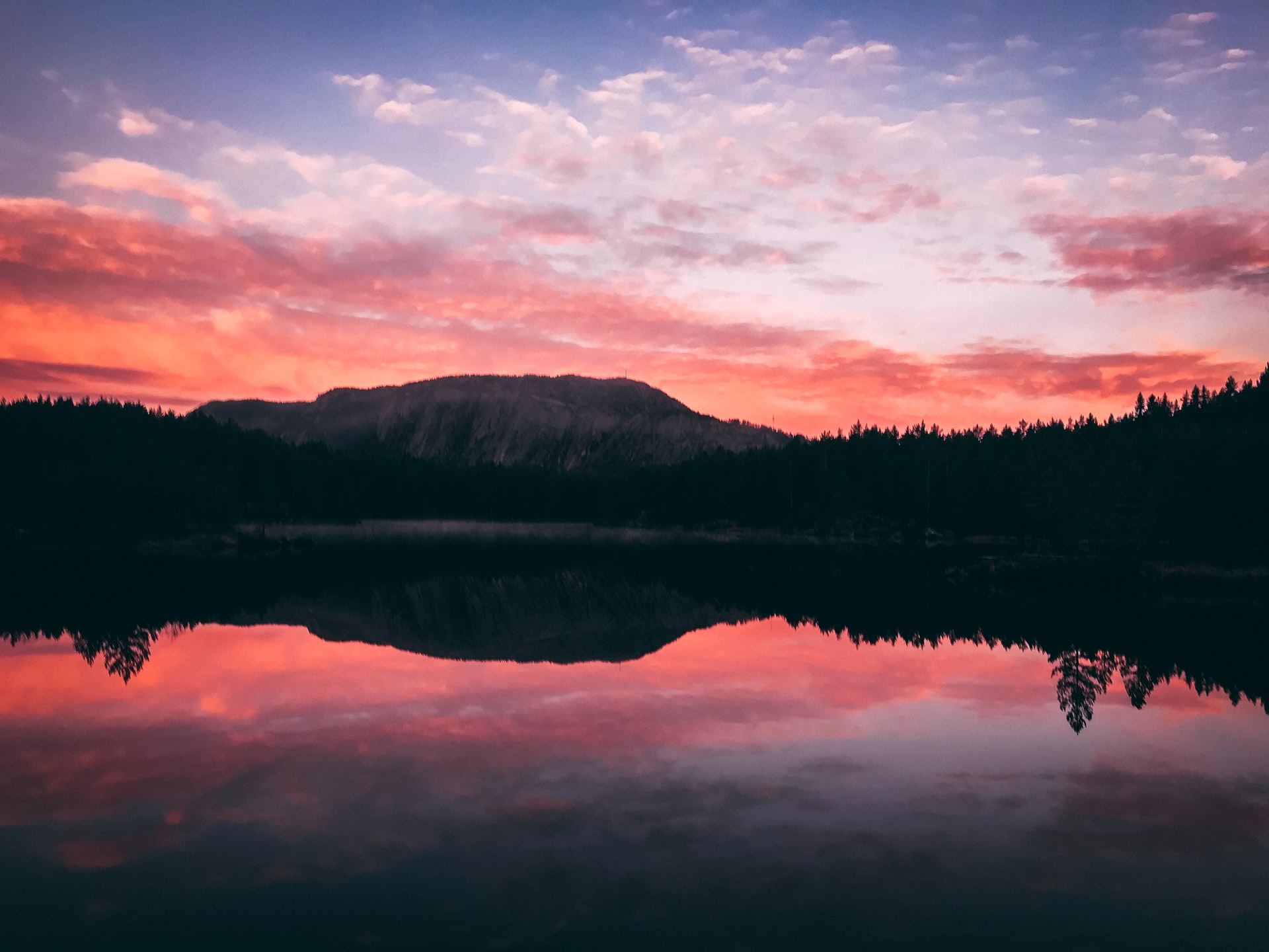 Beautiful View Of Lake During Dawn Wallpapers