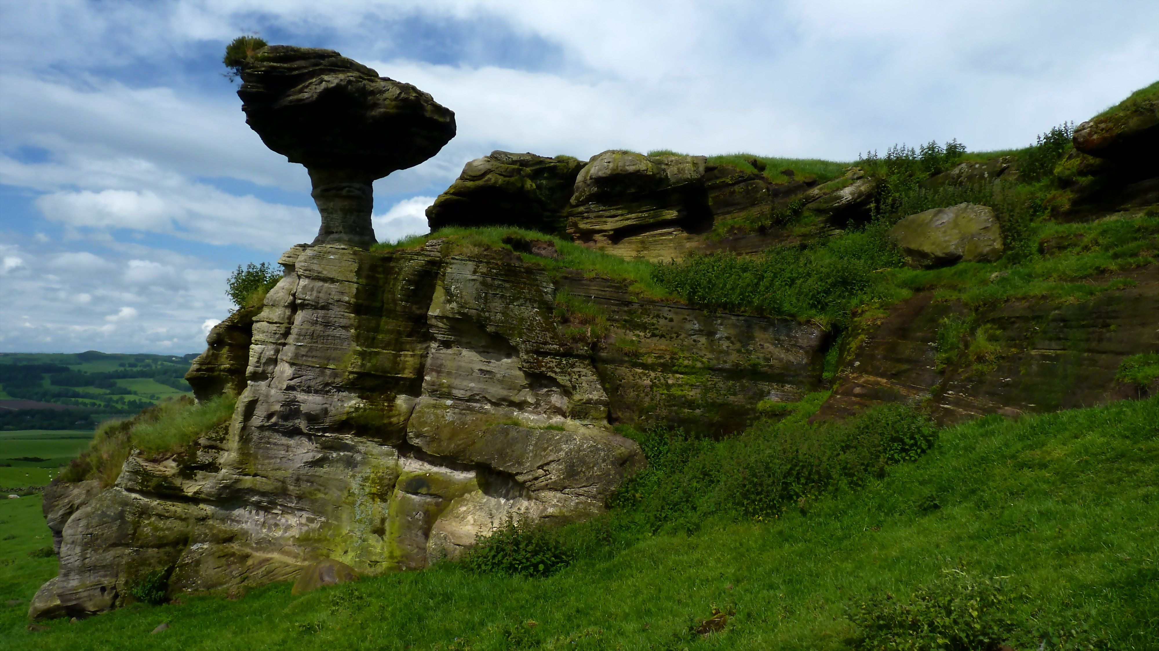 Bunnet Stane Wallpapers