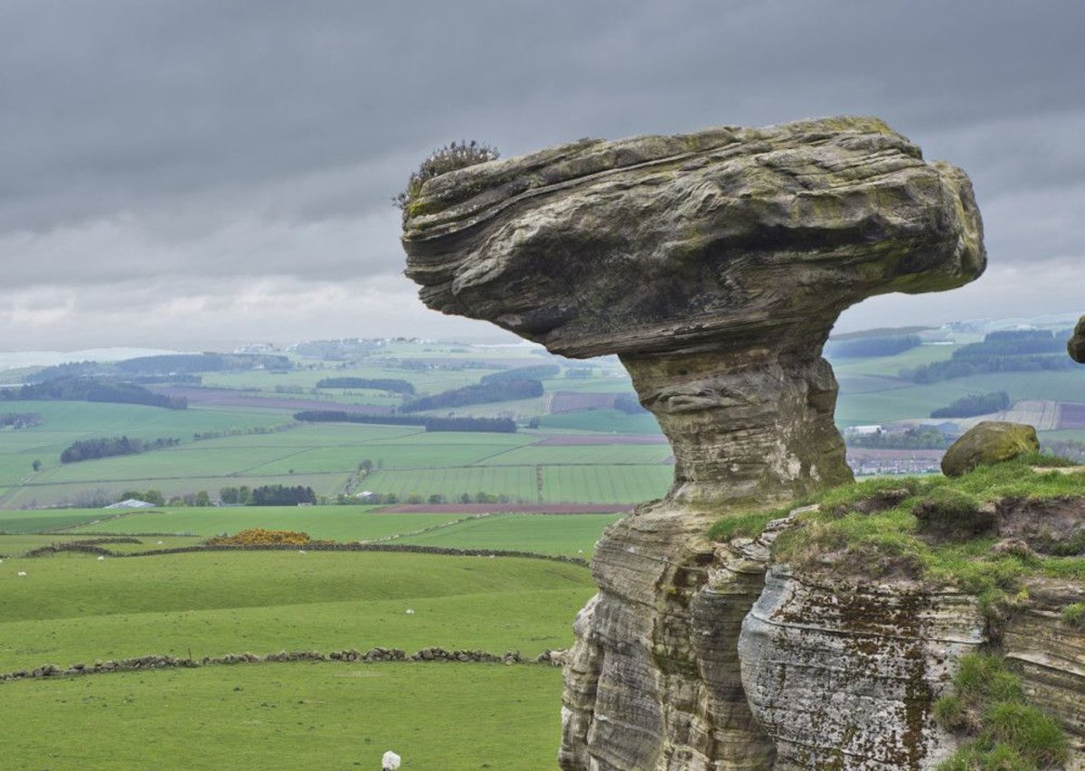 Bunnet Stane Wallpapers