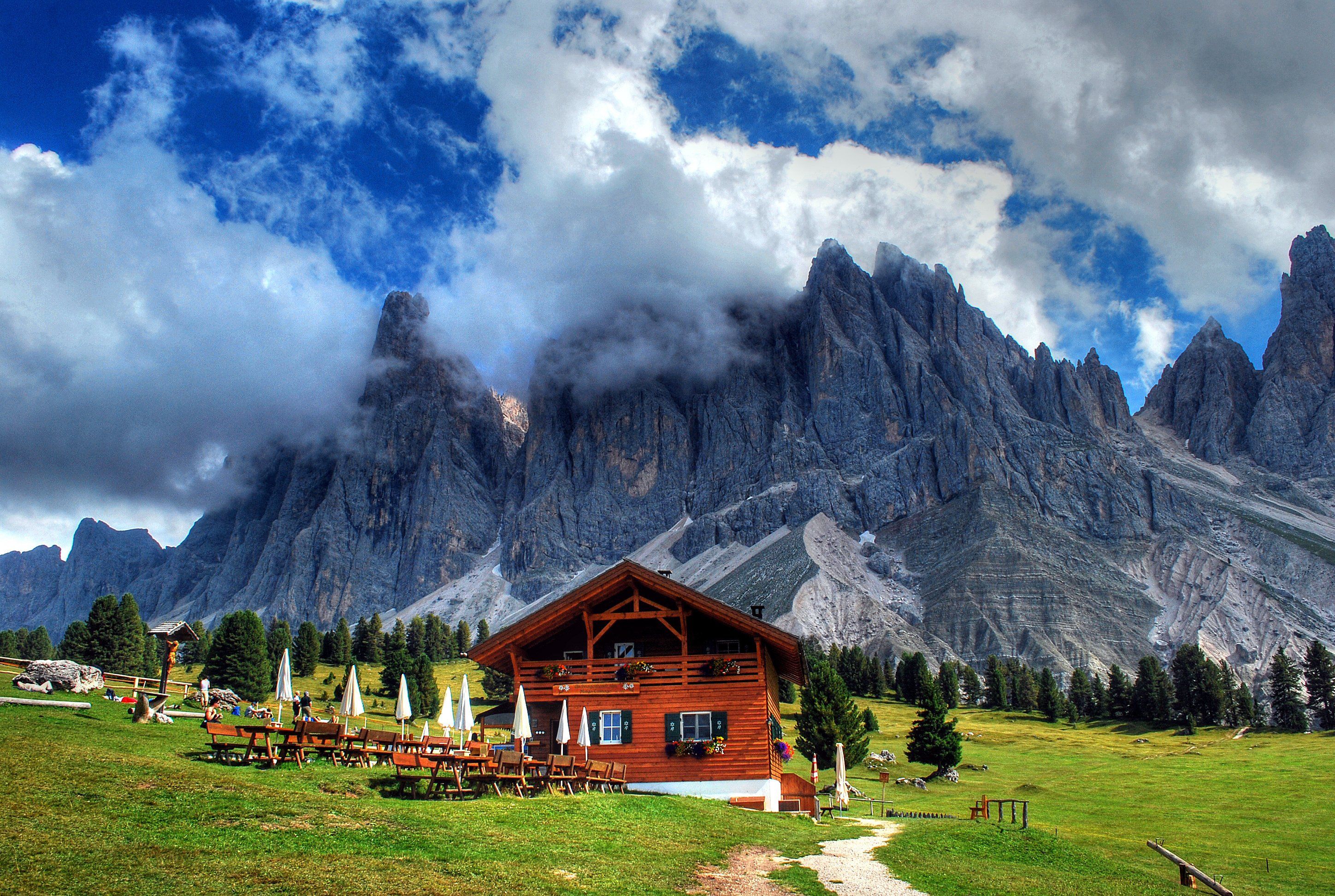 Cabin House In Mountains Wallpapers