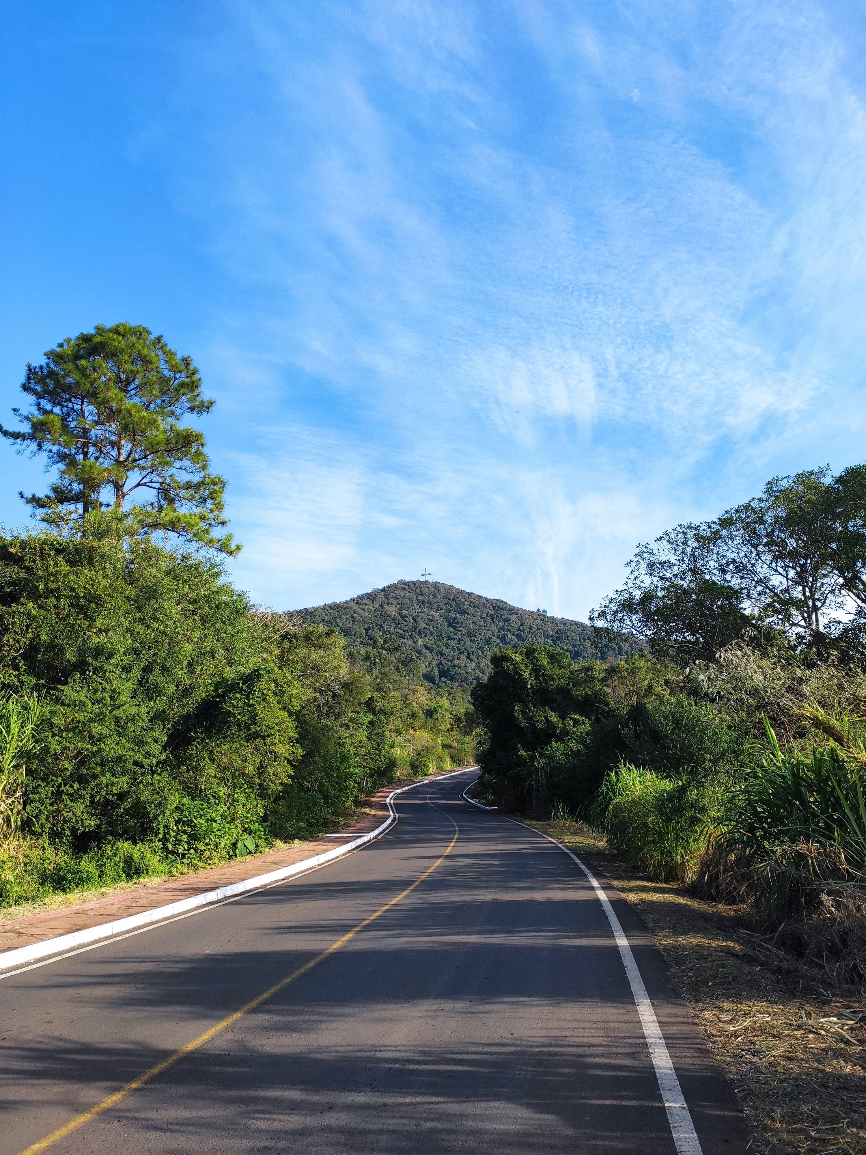 Cloudy Empty Road Wallpapers