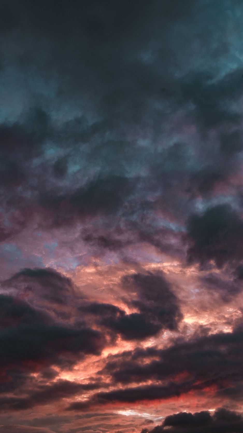 Dusky Cloudy Sunset Wallpapers