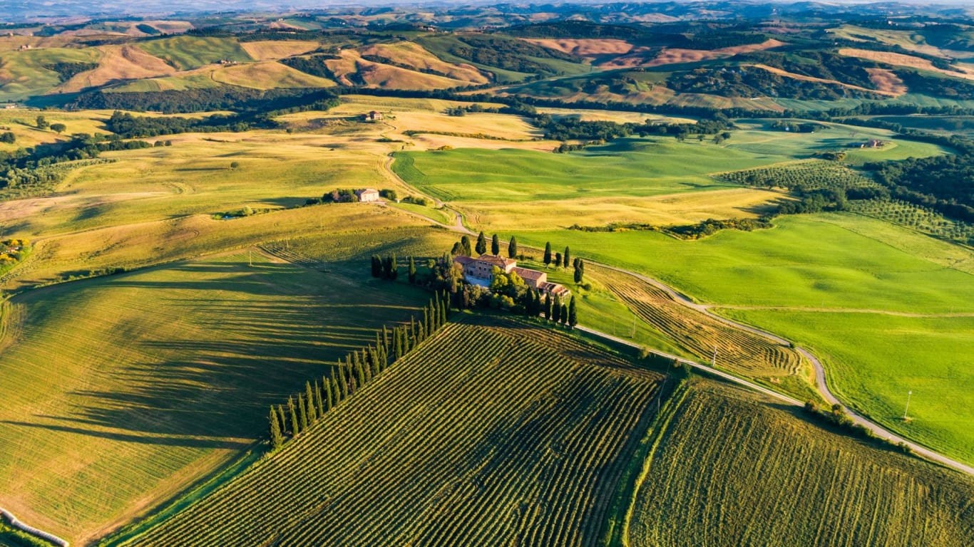 Europe Italy'S Tuscany Summer  Hills Field With House Wallpapers