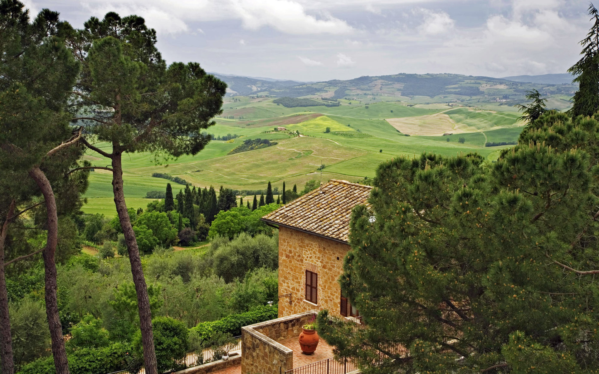 Europe Italy'S Tuscany Summer  Hills Field With House Wallpapers