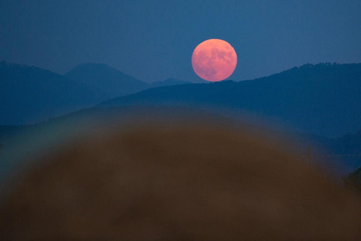 Full Moon Evening In Adam'S Peak Wallpapers