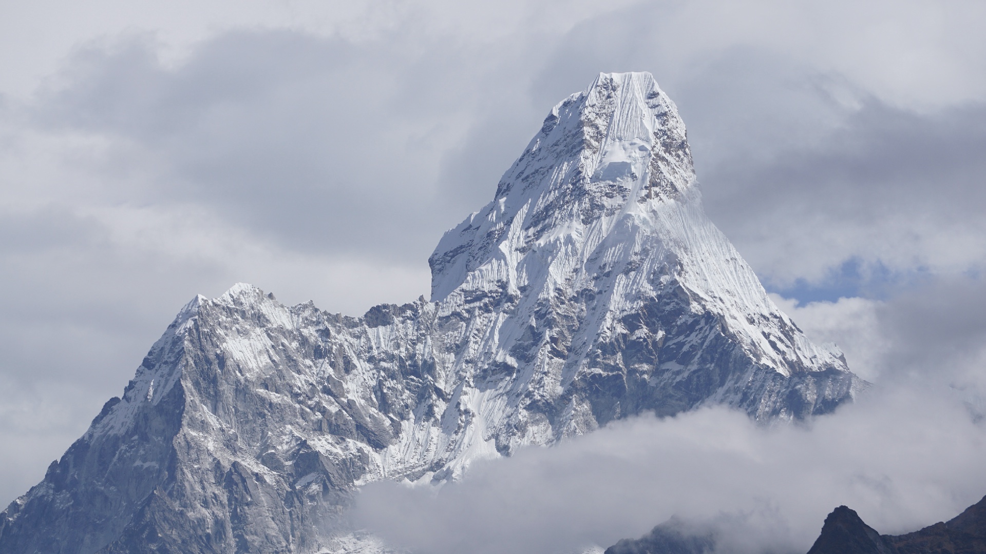 Himalayas Cloudy Mountains Top Wallpapers