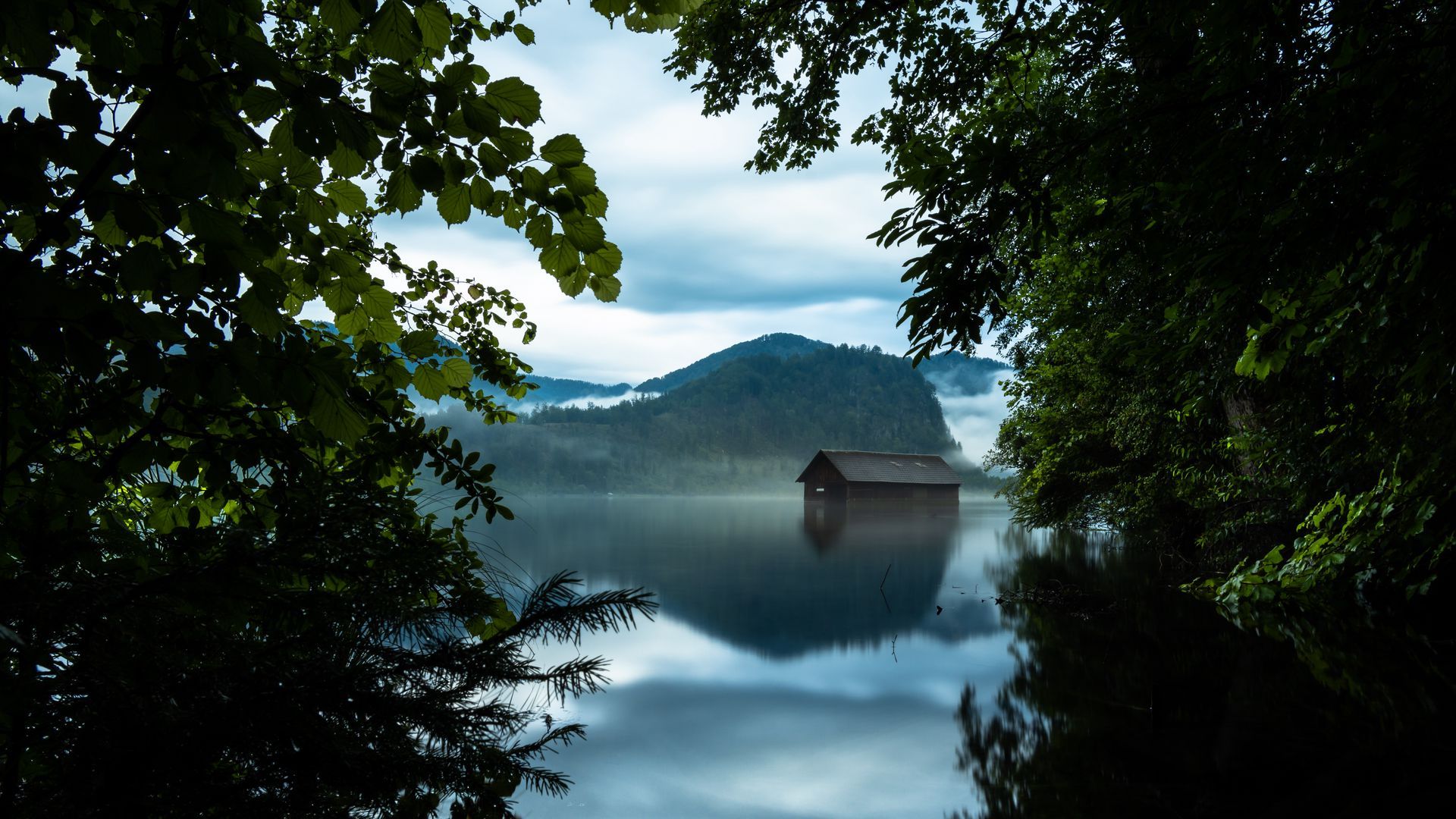 House Reflected In The Lake Wallpapers