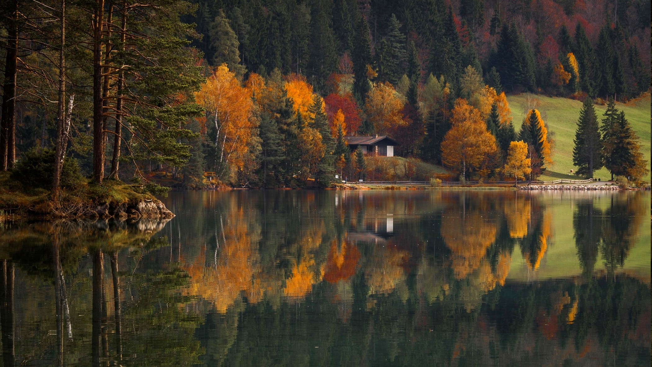 House Reflected In The Lake Wallpapers