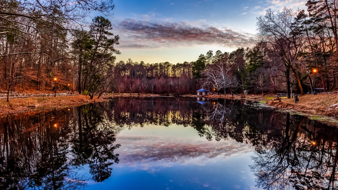 House Reflected In The Lake Wallpapers