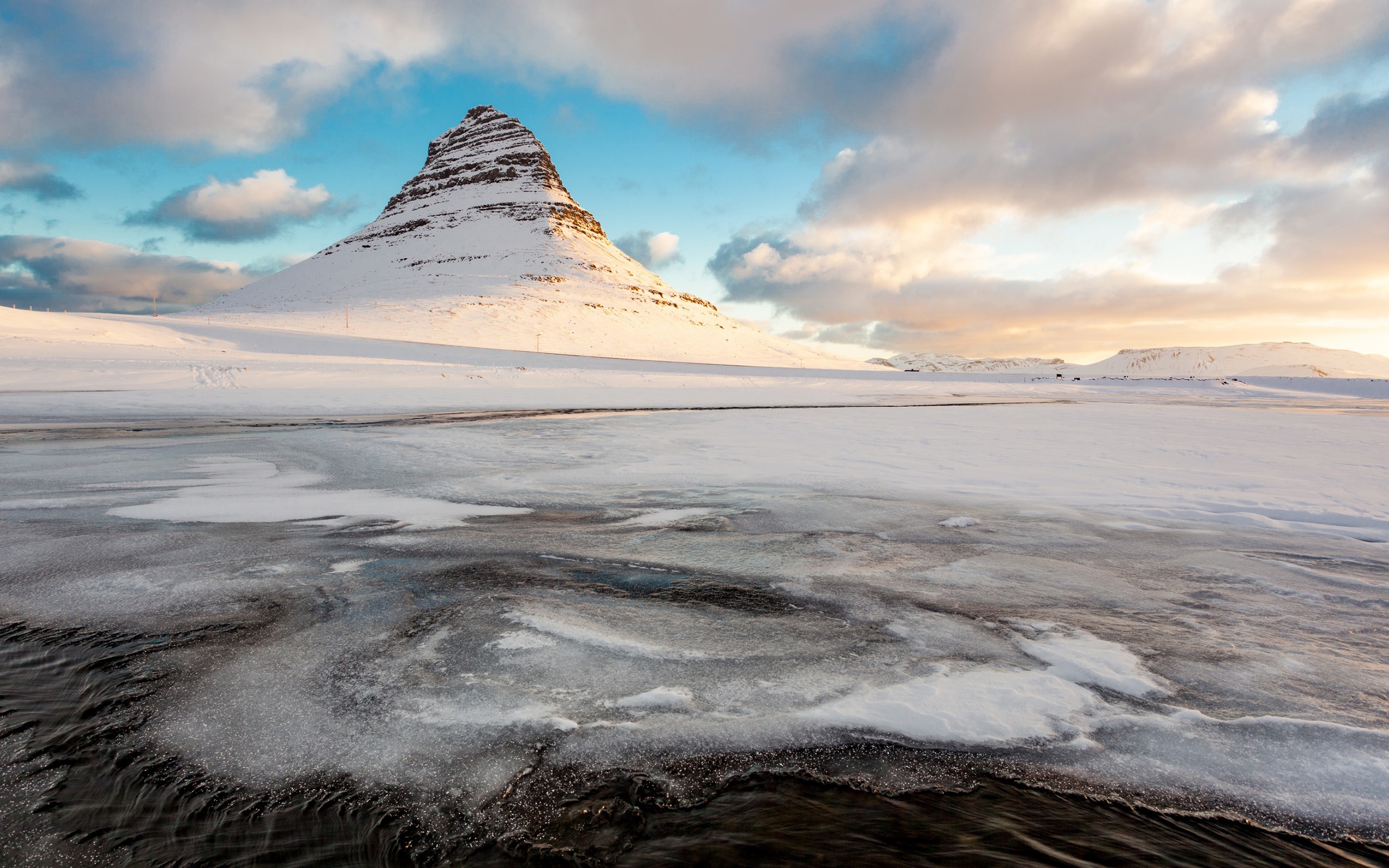 Kirkjufell Wallpapers