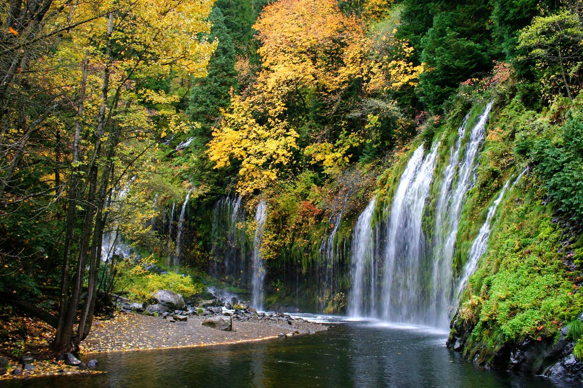 Mossbrae Falls Wallpapers