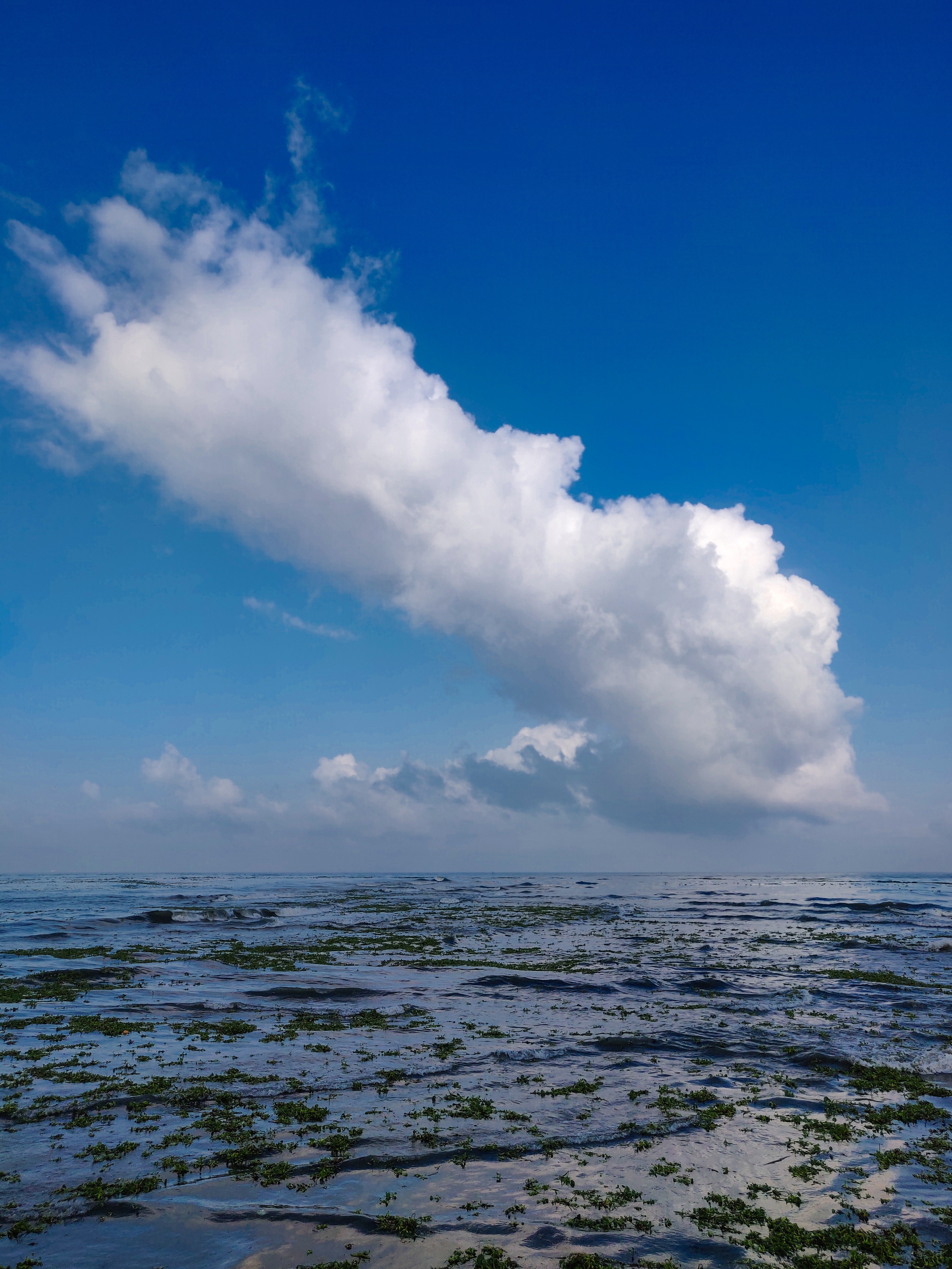 Nice Ocean Waves Under Blue White Cloudy Sky Wallpapers