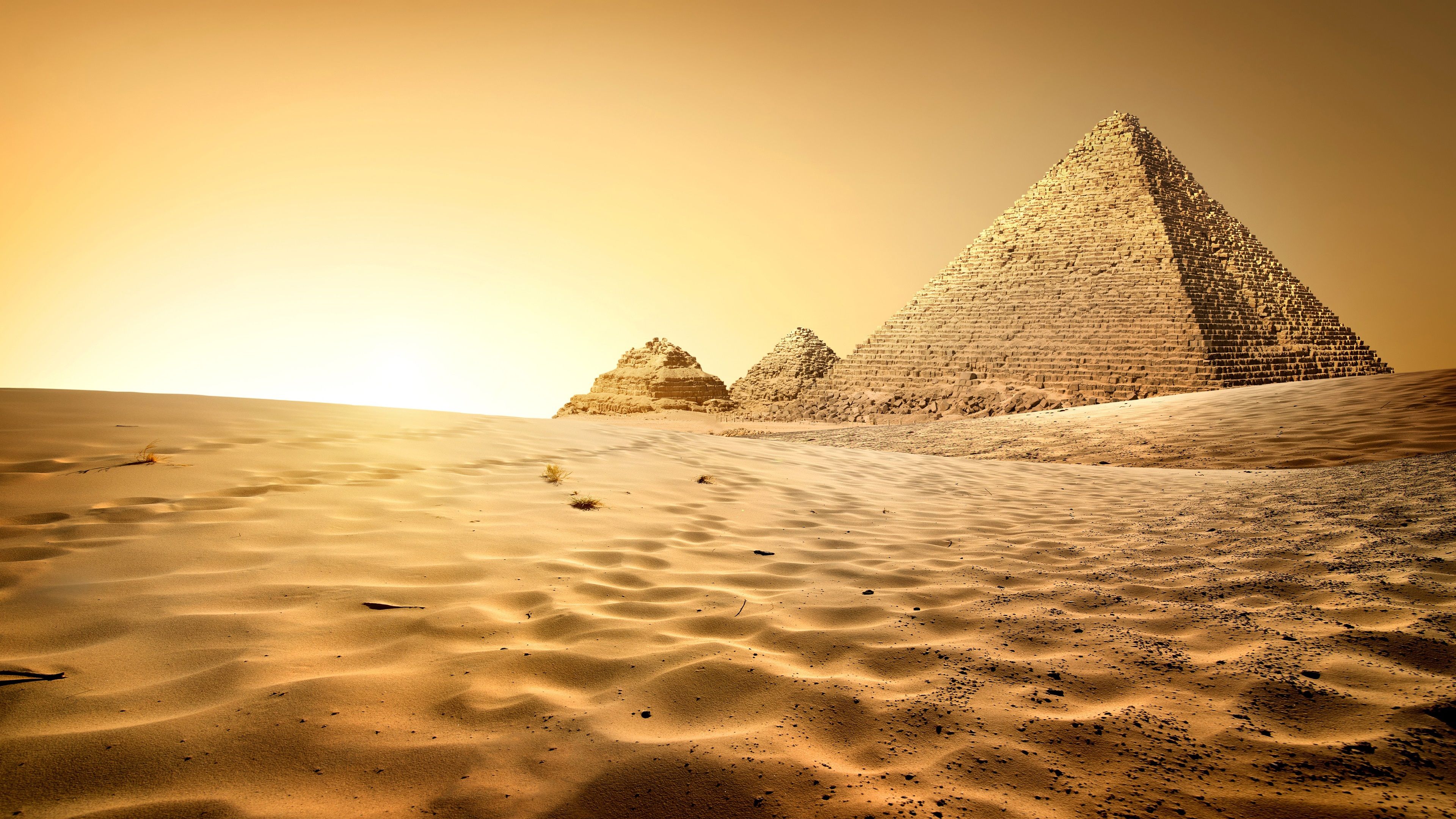 Pyramid In Desert Wallpapers