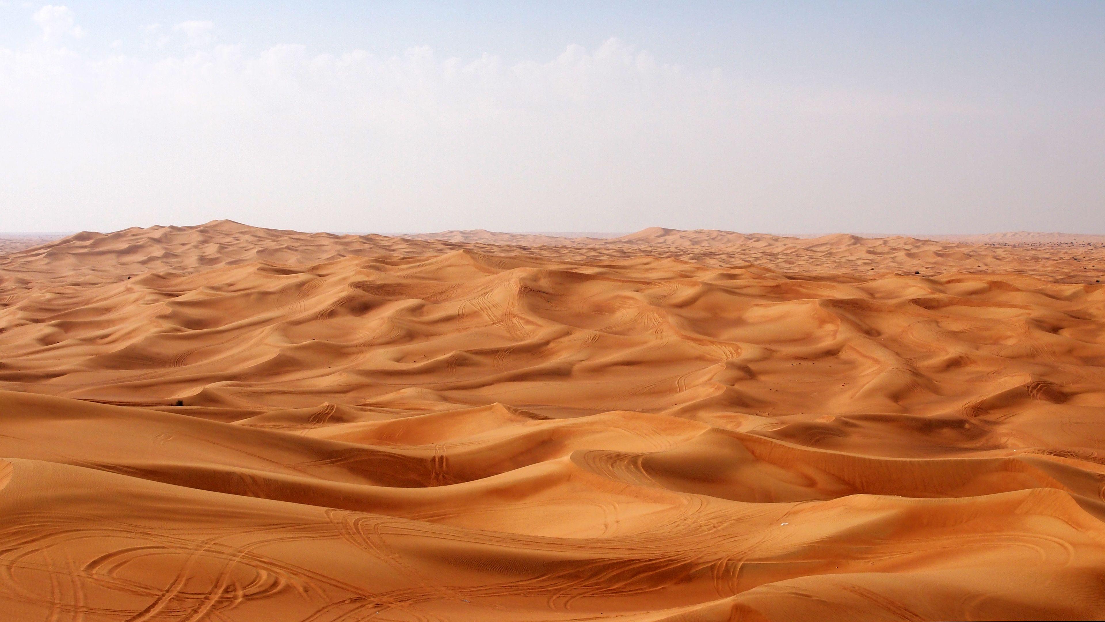Rub' Al Khali Desert On The Border Of Oman And The Emirate Of Dubai Wallpapers