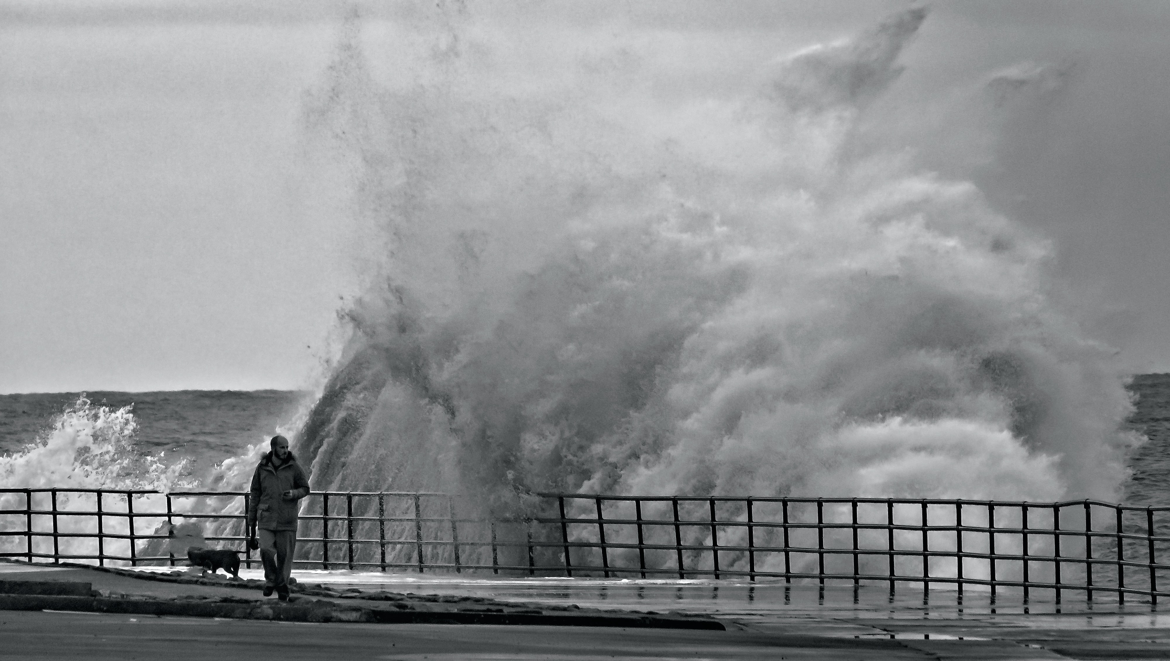 Sea With Big Waves Monochrome Wallpapers