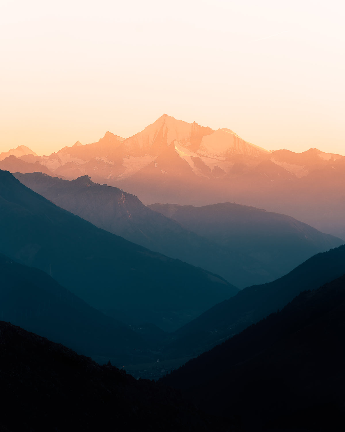 Start Of Sunrises Over Mountains Wallpapers