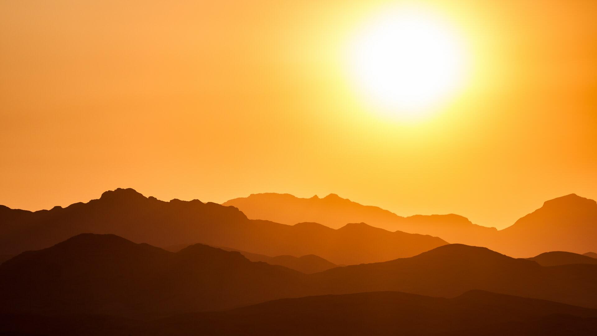 Start Of Sunrises Over Mountains Wallpapers