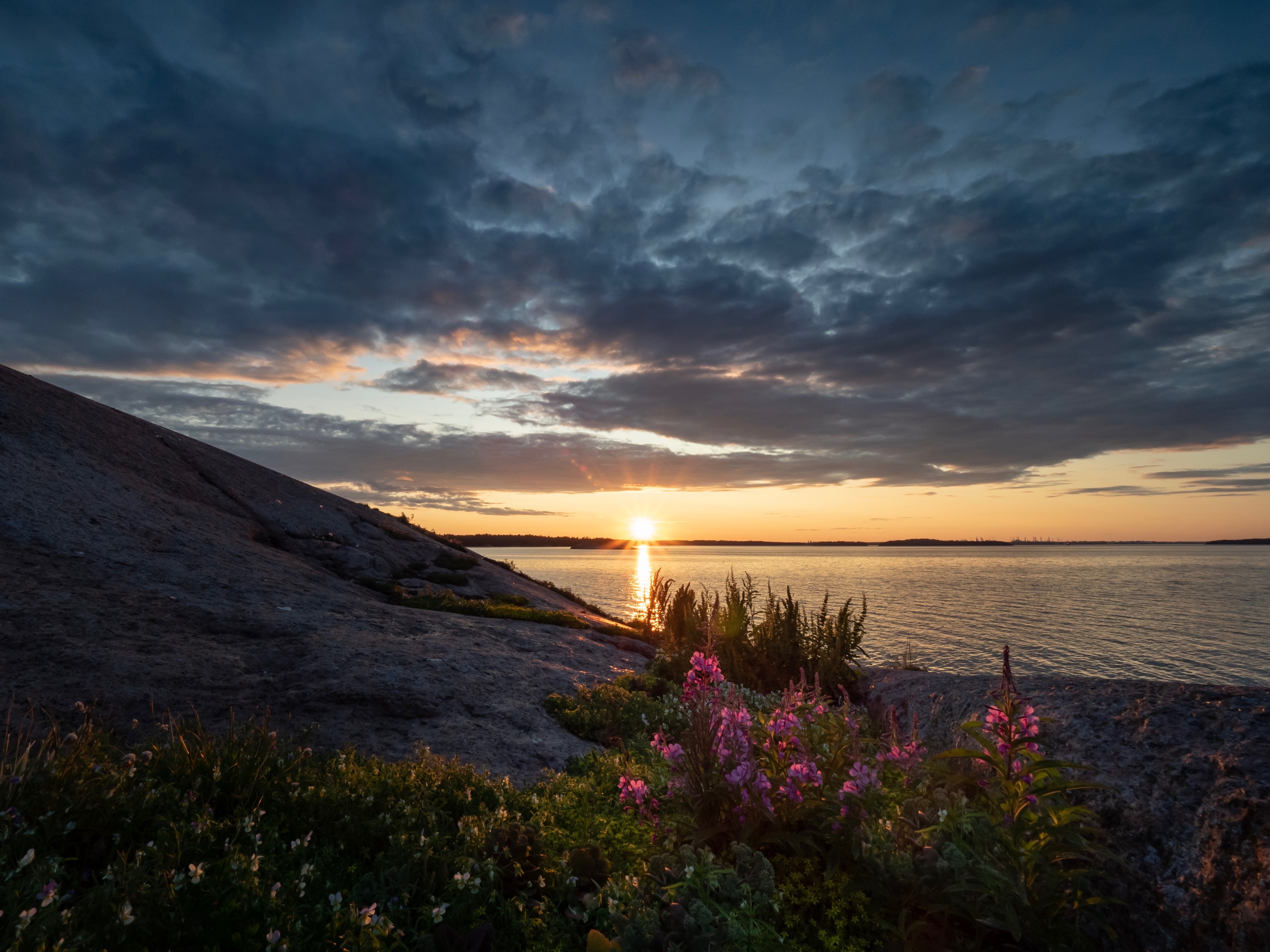 Sunrise Coastline 4K Wallpapers