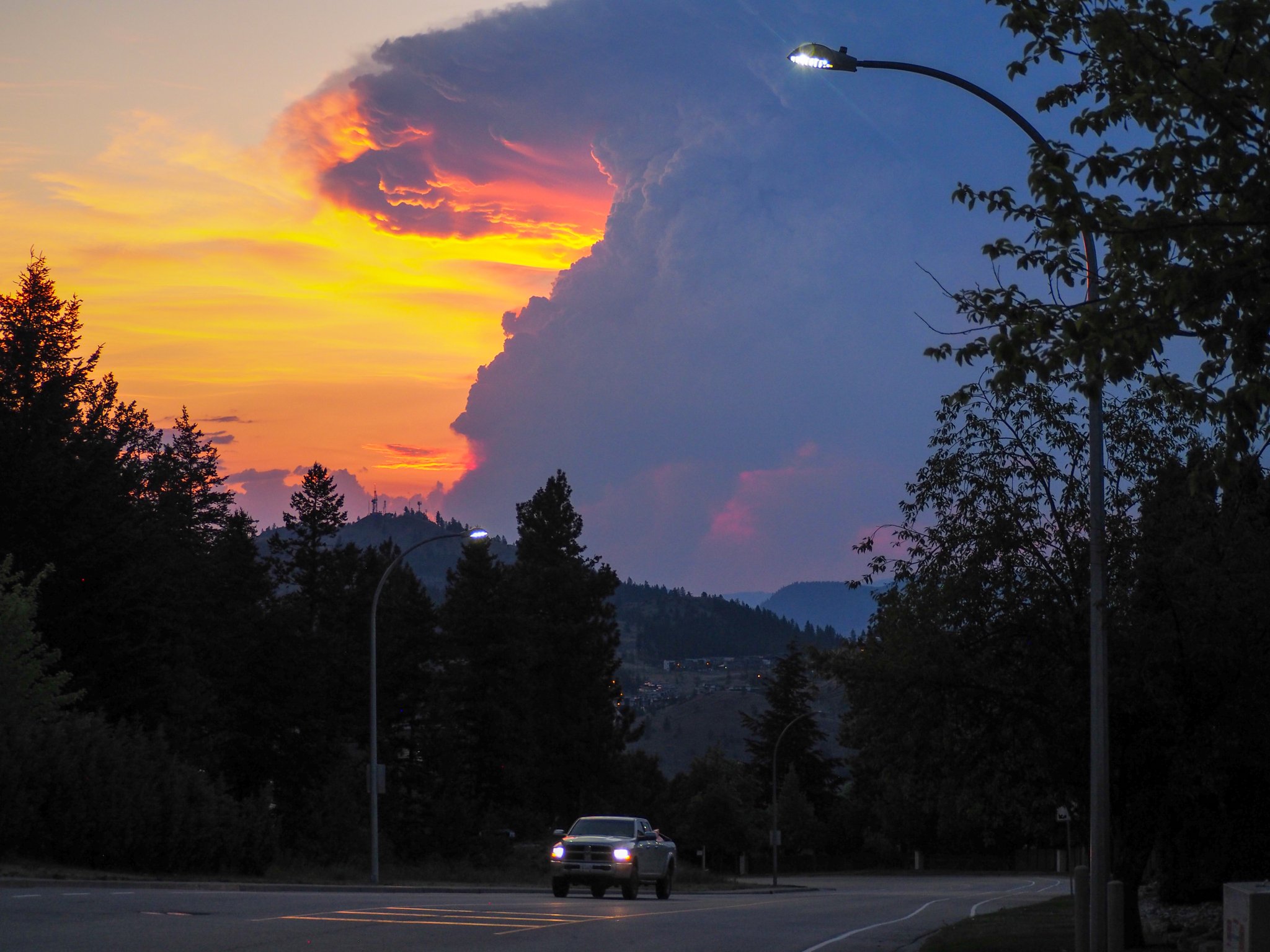 Sunrise Over Kamloops Lake Wallpapers