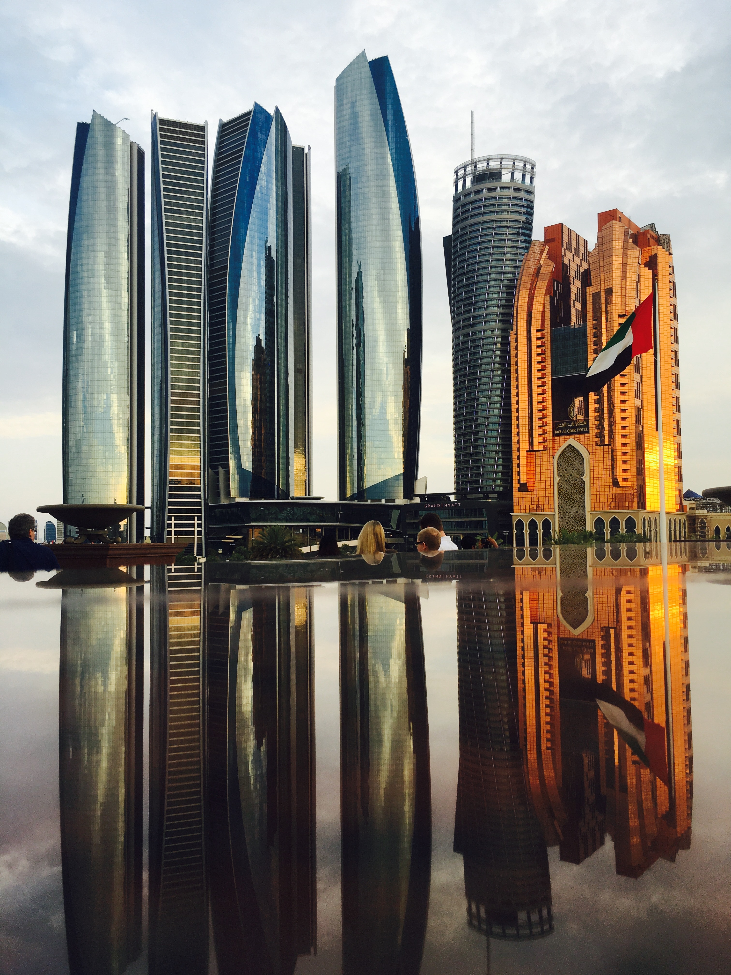 4K Cityscape Buildings Cool River Reflection Wallpapers