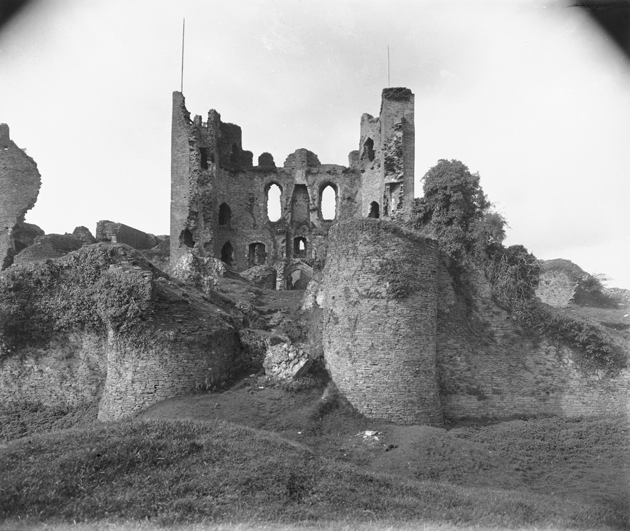 Caerphilly Castle Wallpapers