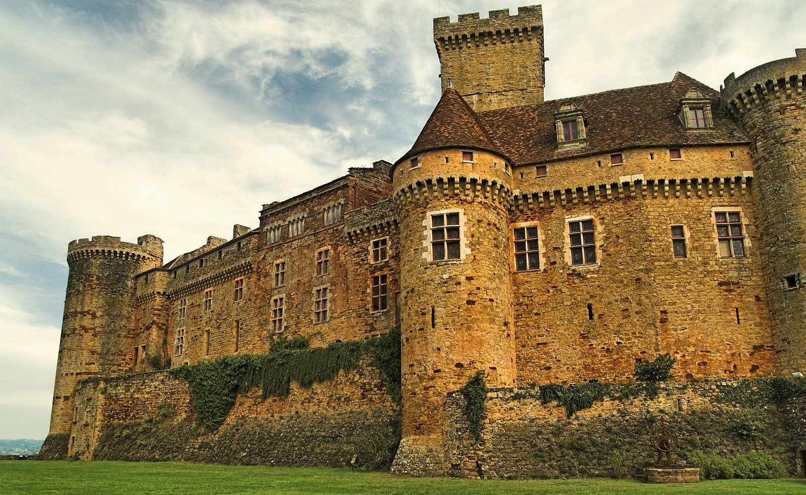 Chateau De Castenau-Bretenoux Wallpapers