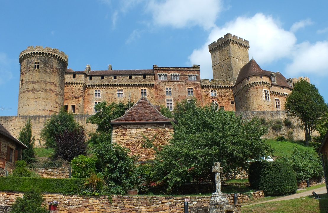 Chateau De Castenau-Bretenoux Wallpapers