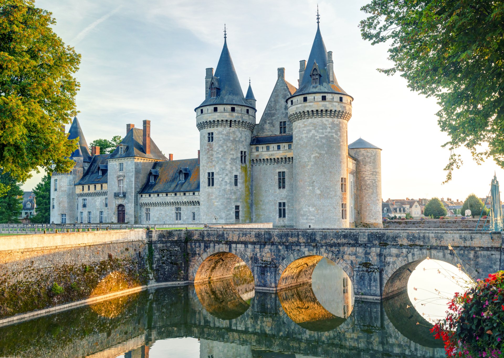 Chateau De Sully-Sur-Loire Wallpapers