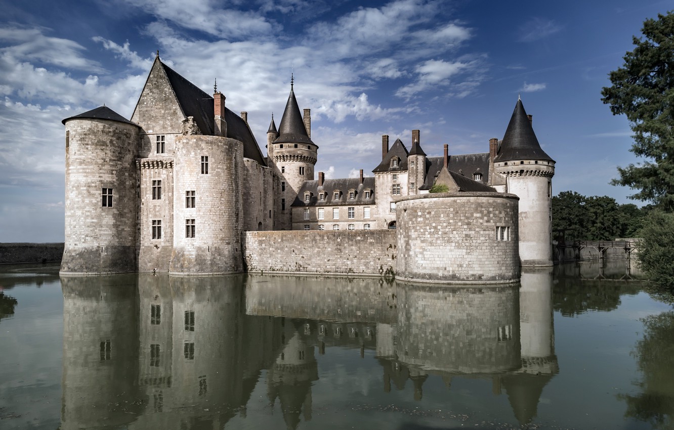 Chateau De Sully-Sur-Loire Wallpapers