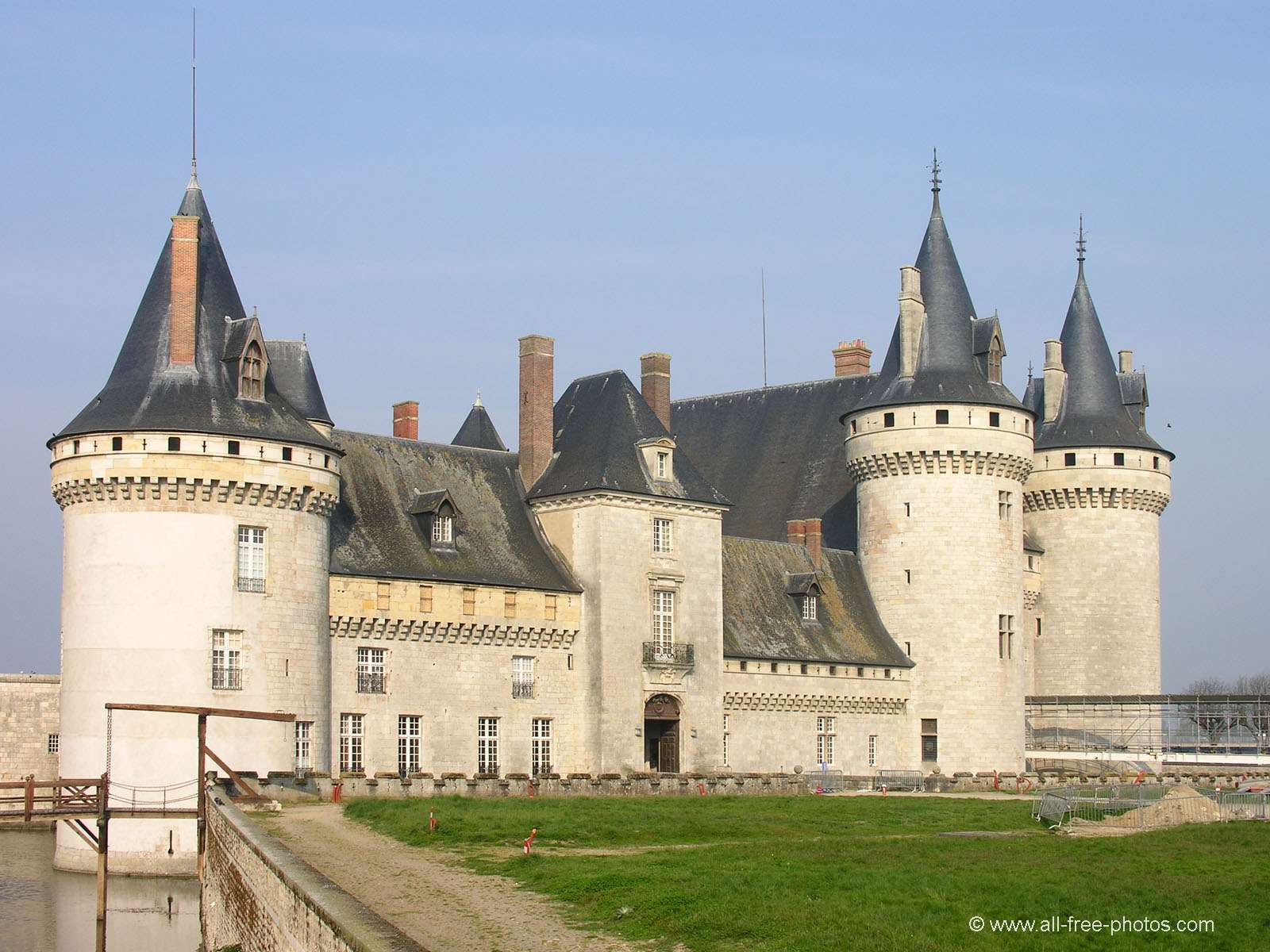 Chateau De Sully-Sur-Loire Wallpapers