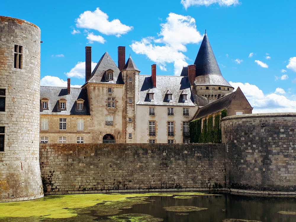 Chateau De Sully-Sur-Loire Wallpapers