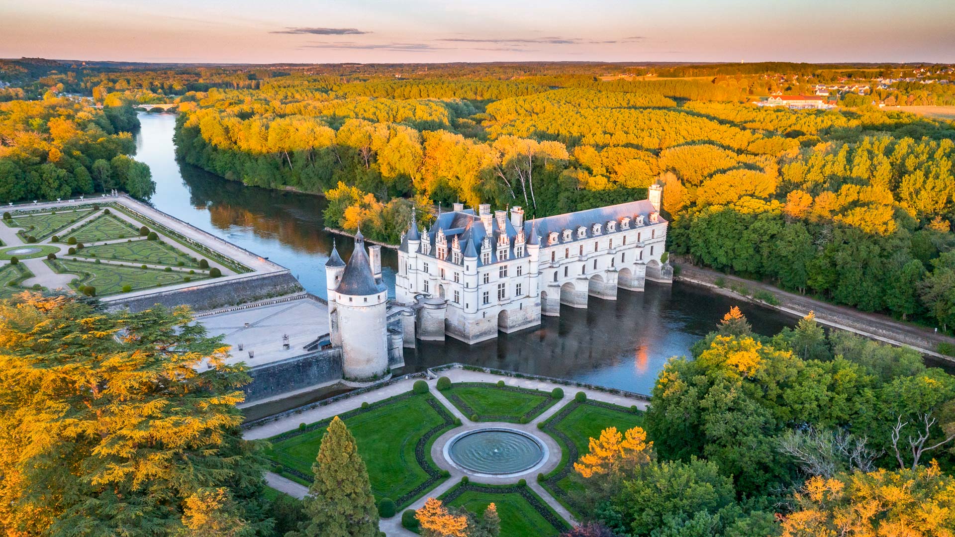 Chateaux Of The Loire Valley Wallpapers