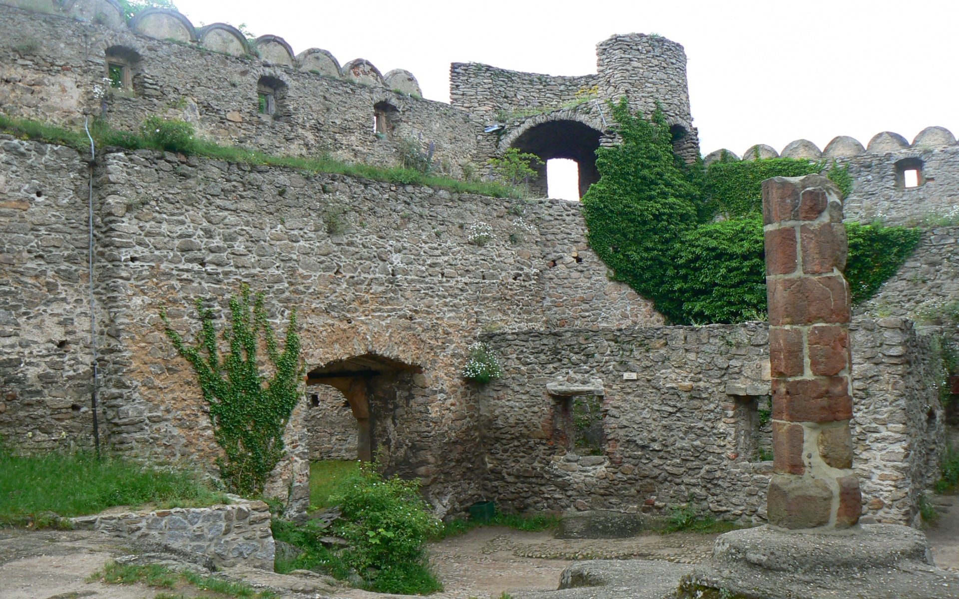 Chojnik Castle Wallpapers