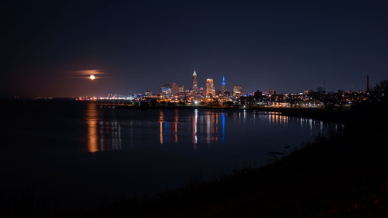 City Lights Reflection In Water Wallpapers