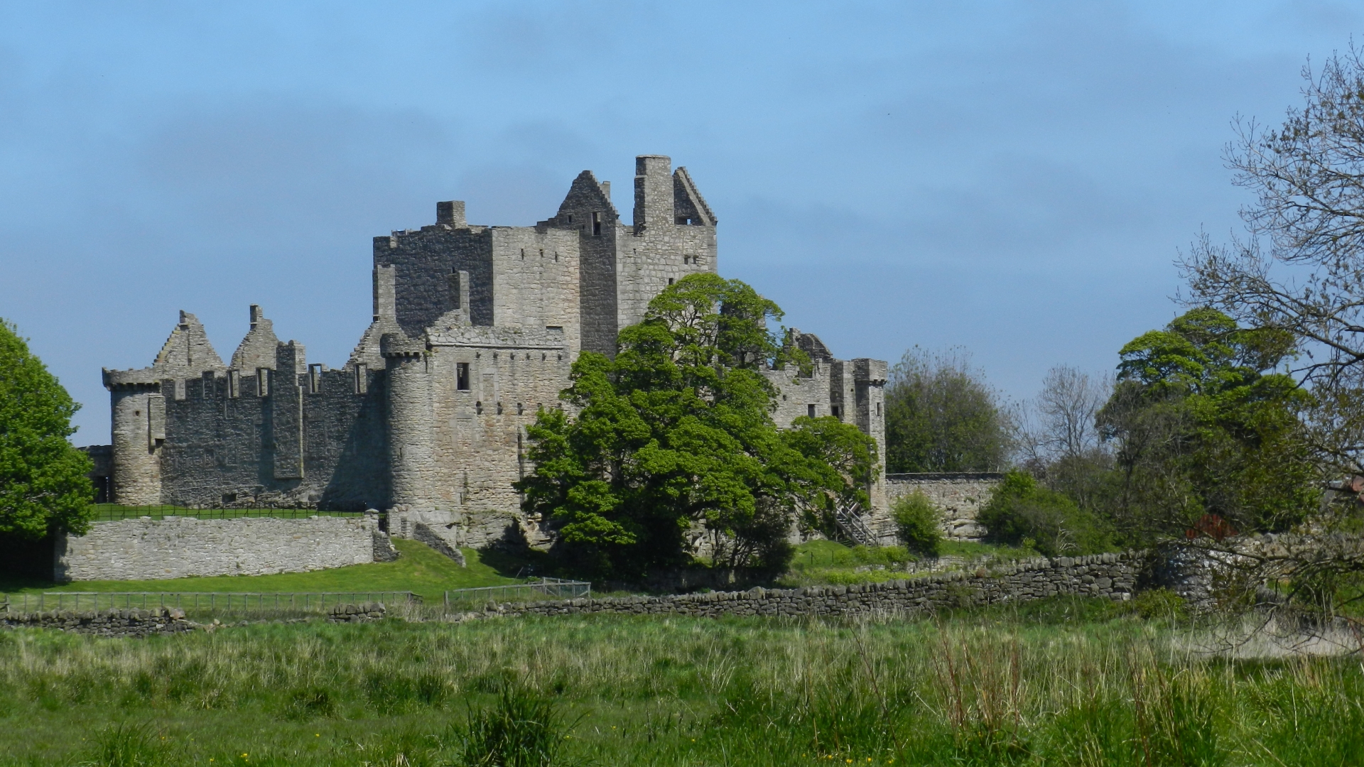 Craigmillar Castle Wallpapers