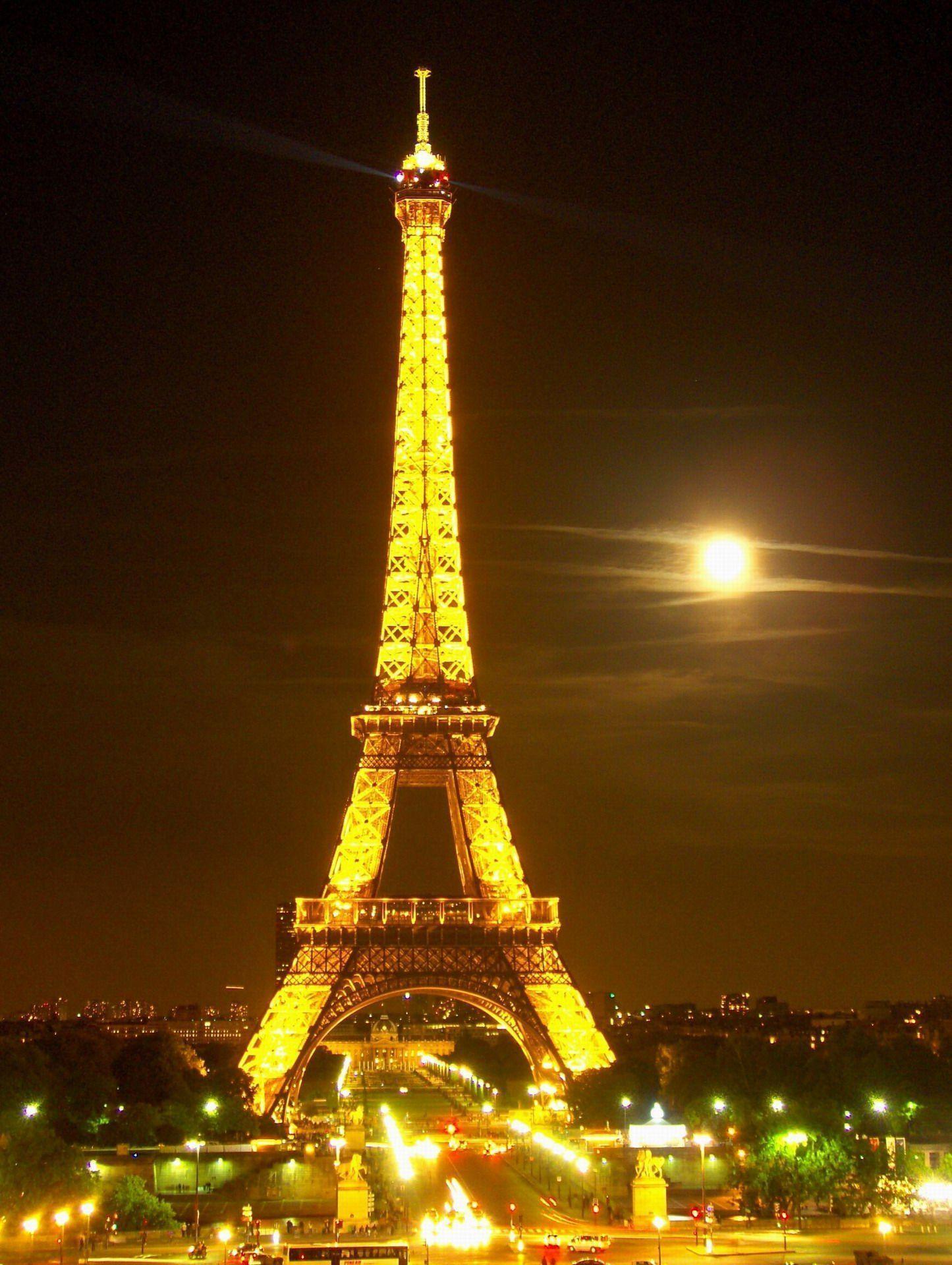 Eiffel Tower Light Show At Night Wallpapers