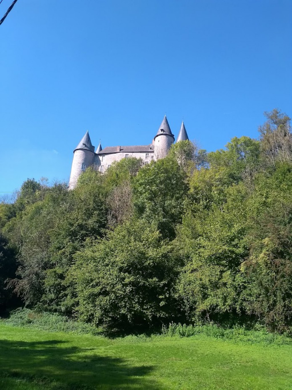 Faulx-Les-Tombes Castle Wallpapers