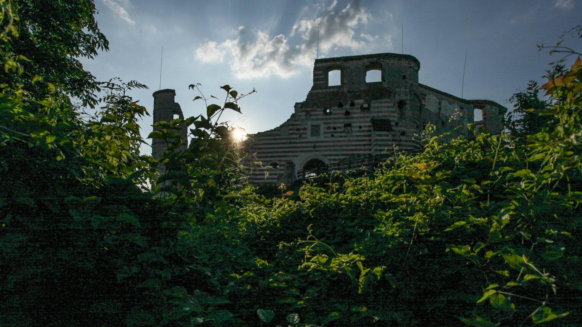 Janowiec Castle Wallpapers