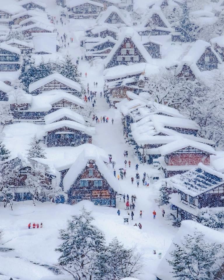 Japan Village Covered In Winter Snow Wallpapers