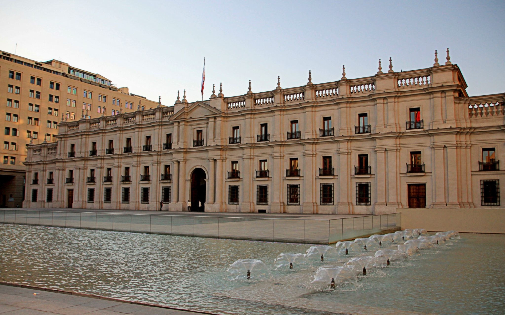 La Moneda Palace Wallpapers